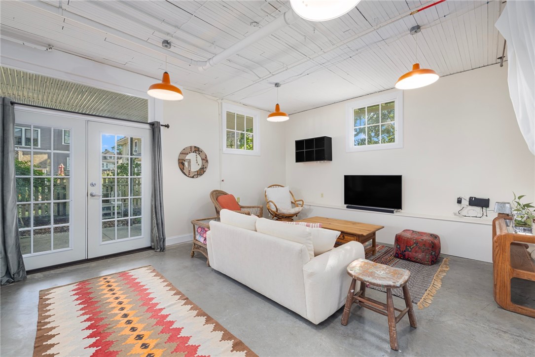 22 Marion Avenue S