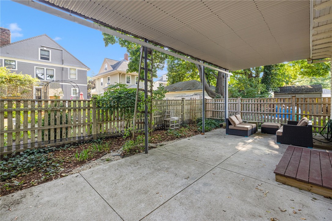 22 Marion Avenue S