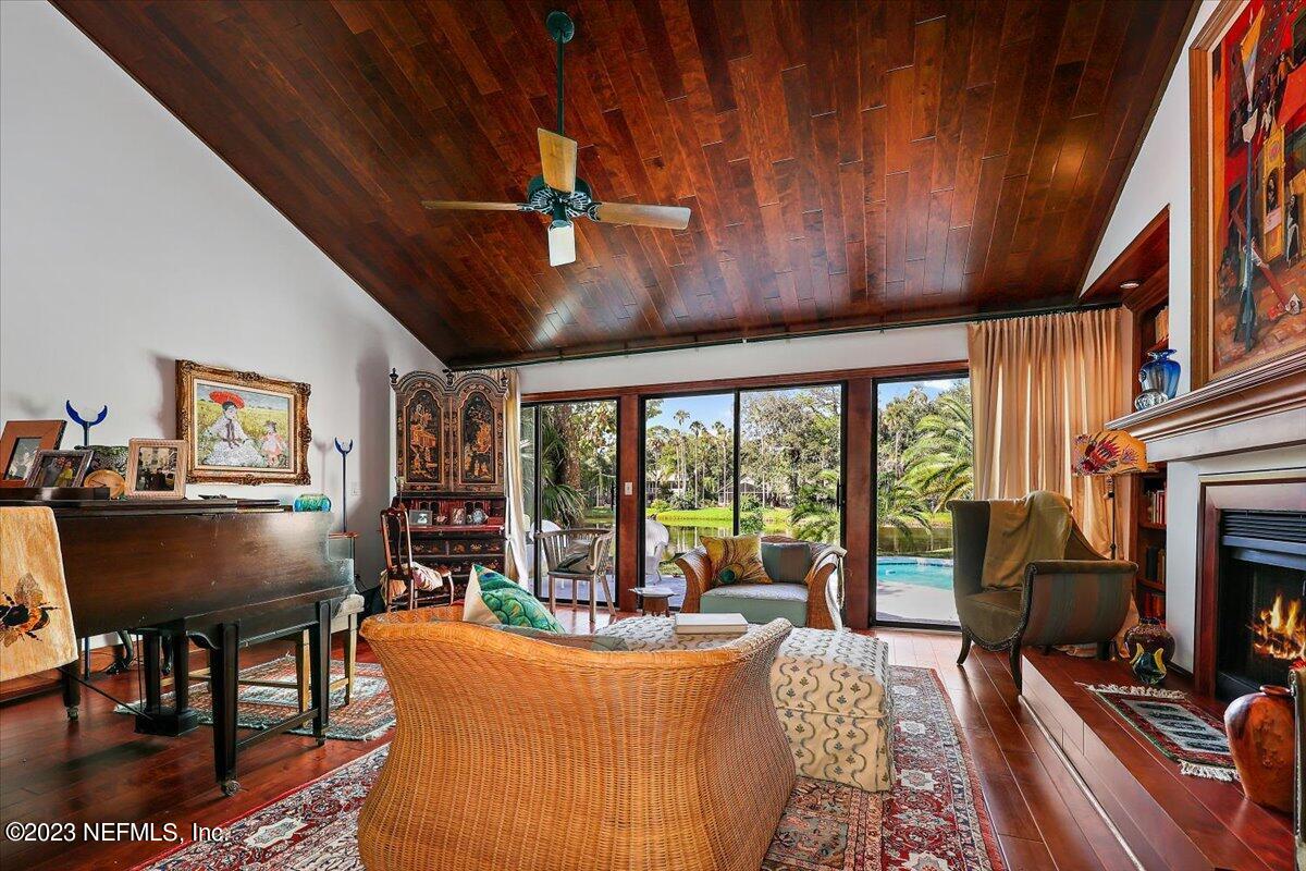 2009 PALMETTO POINT DR