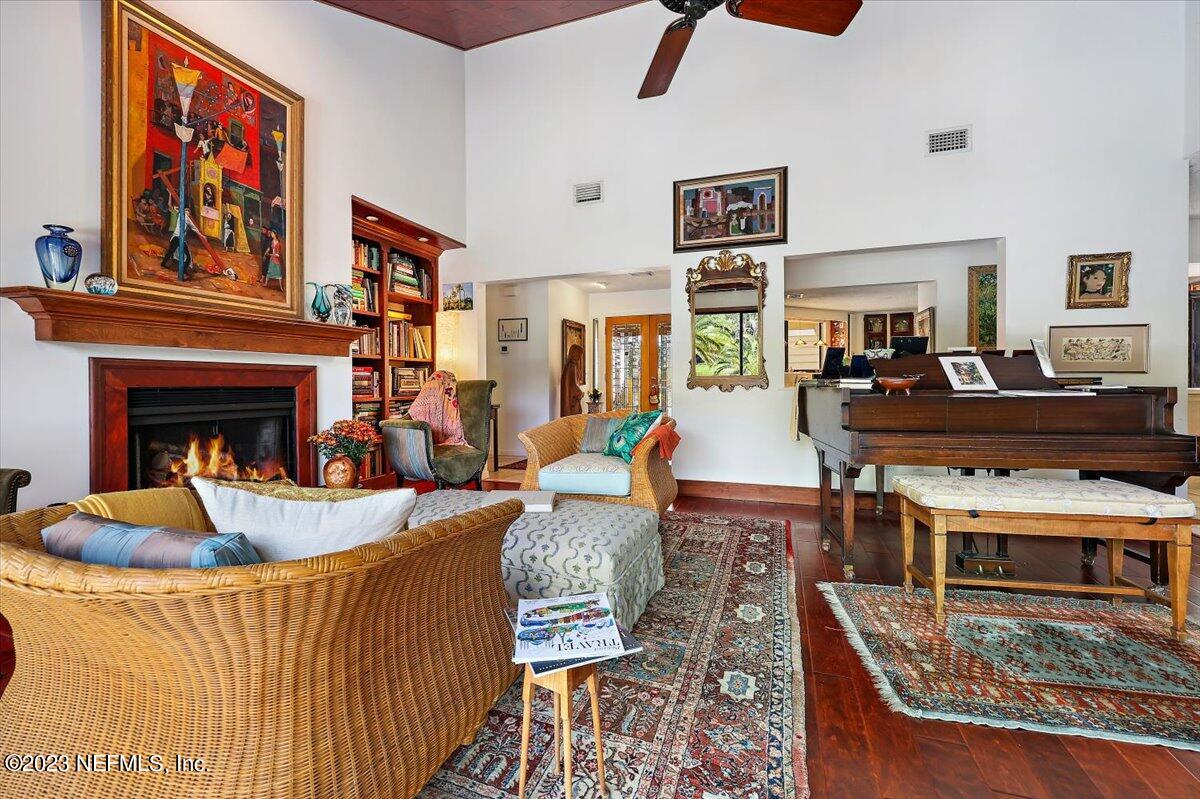 2009 PALMETTO POINT DR