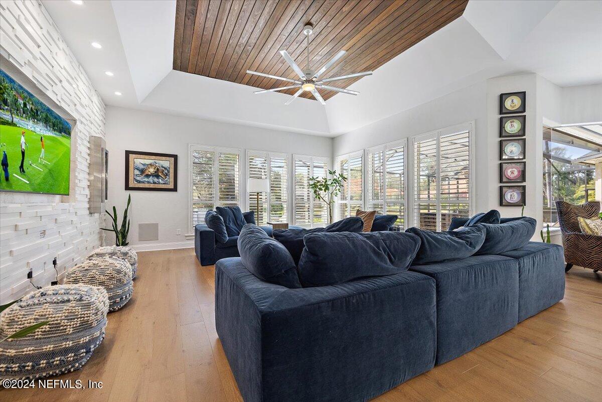 1314 CHARTER Court
