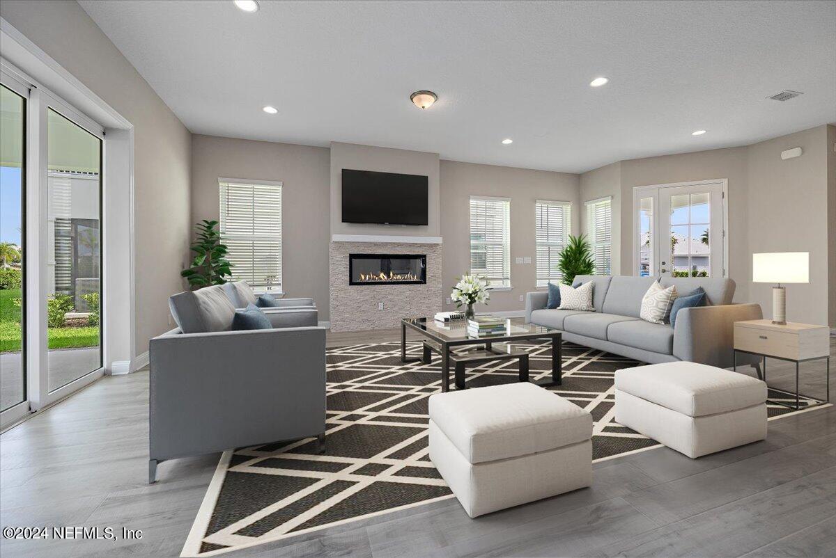 555 MARQUESA Circle