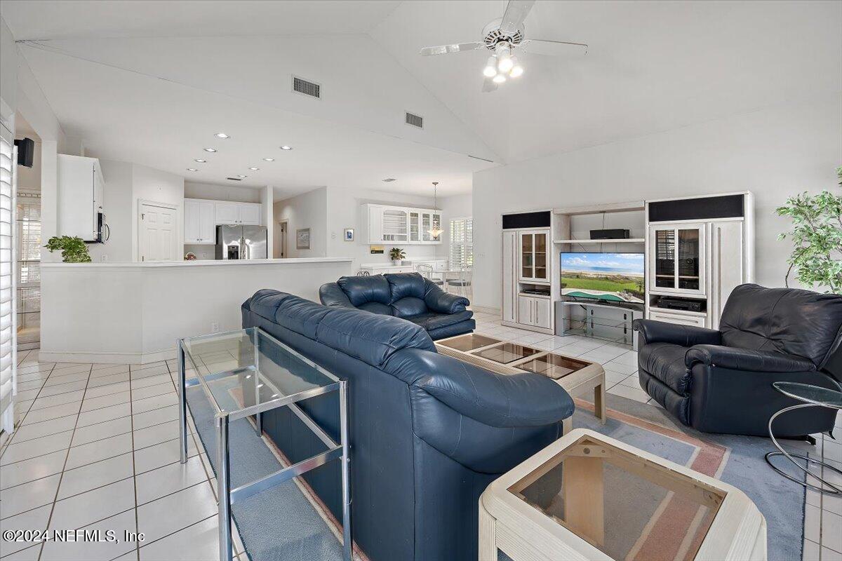 2316 OCEANFOREST Drive W