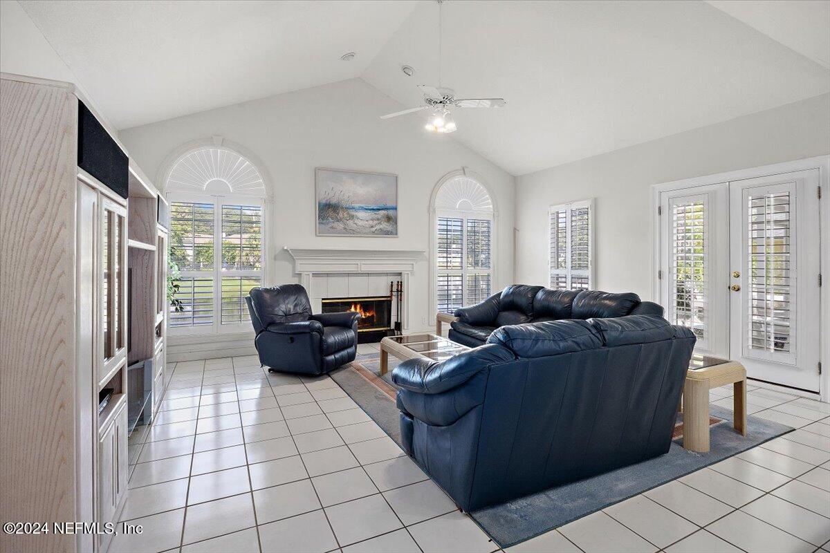 2316 OCEANFOREST Drive W
