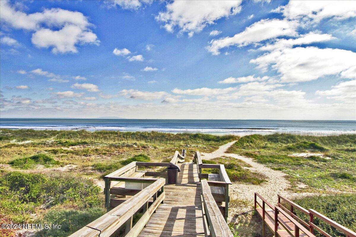 2316 OCEANFOREST Drive W