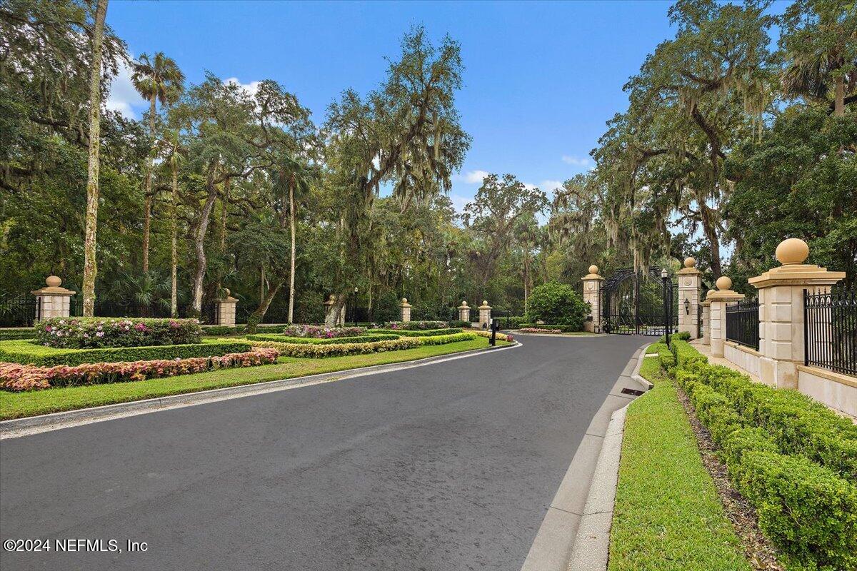 401 CLEARWATER Drive