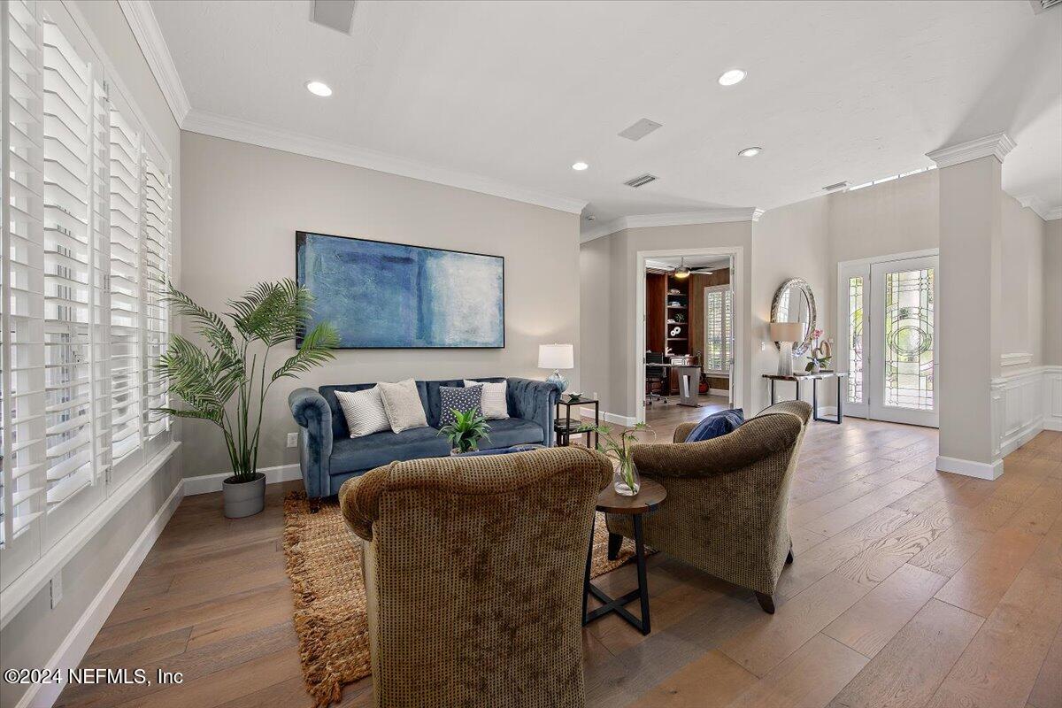 401 CLEARWATER Drive