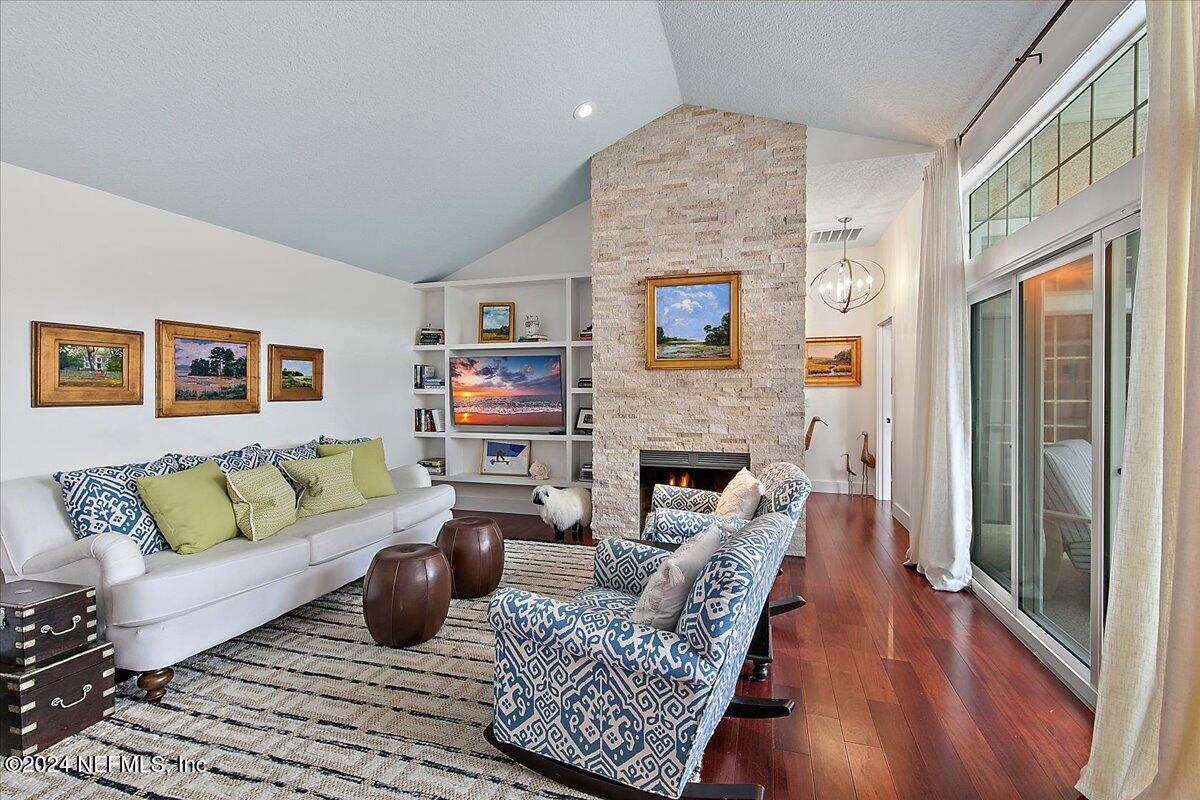 1569 HARBOUR CLUB Drive