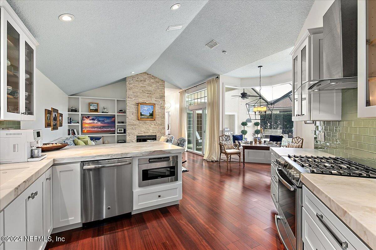 1569 HARBOUR CLUB Drive