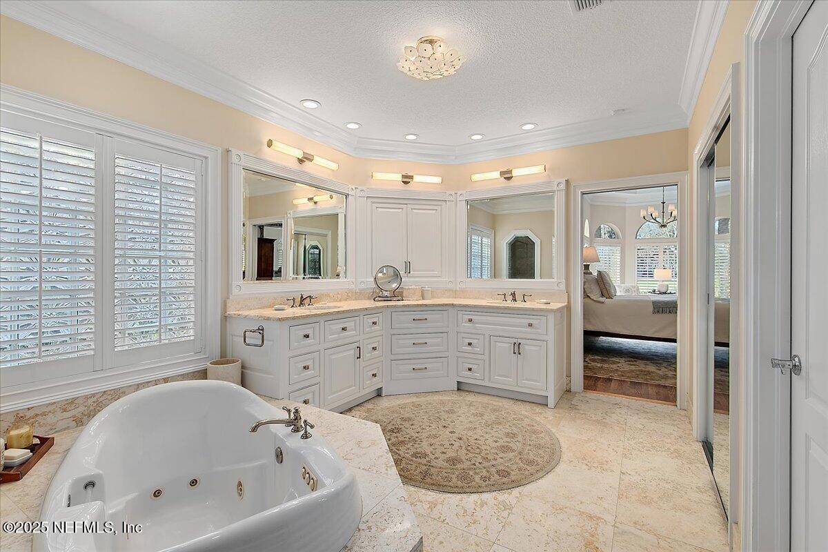 261 LINKSIDE Circle