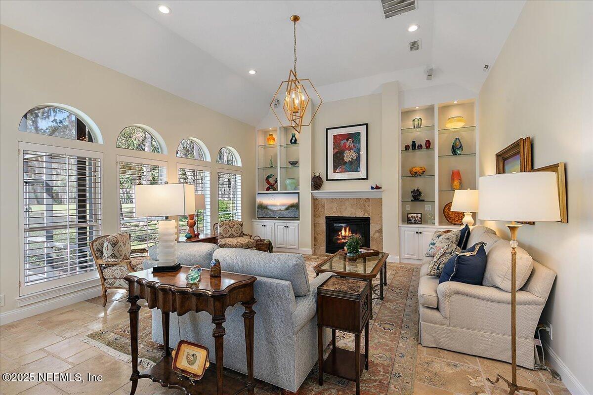 261 LINKSIDE Circle