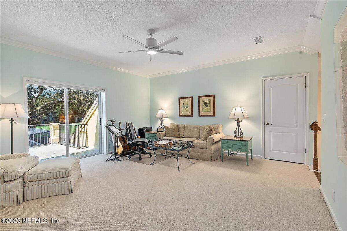 261 LINKSIDE Circle