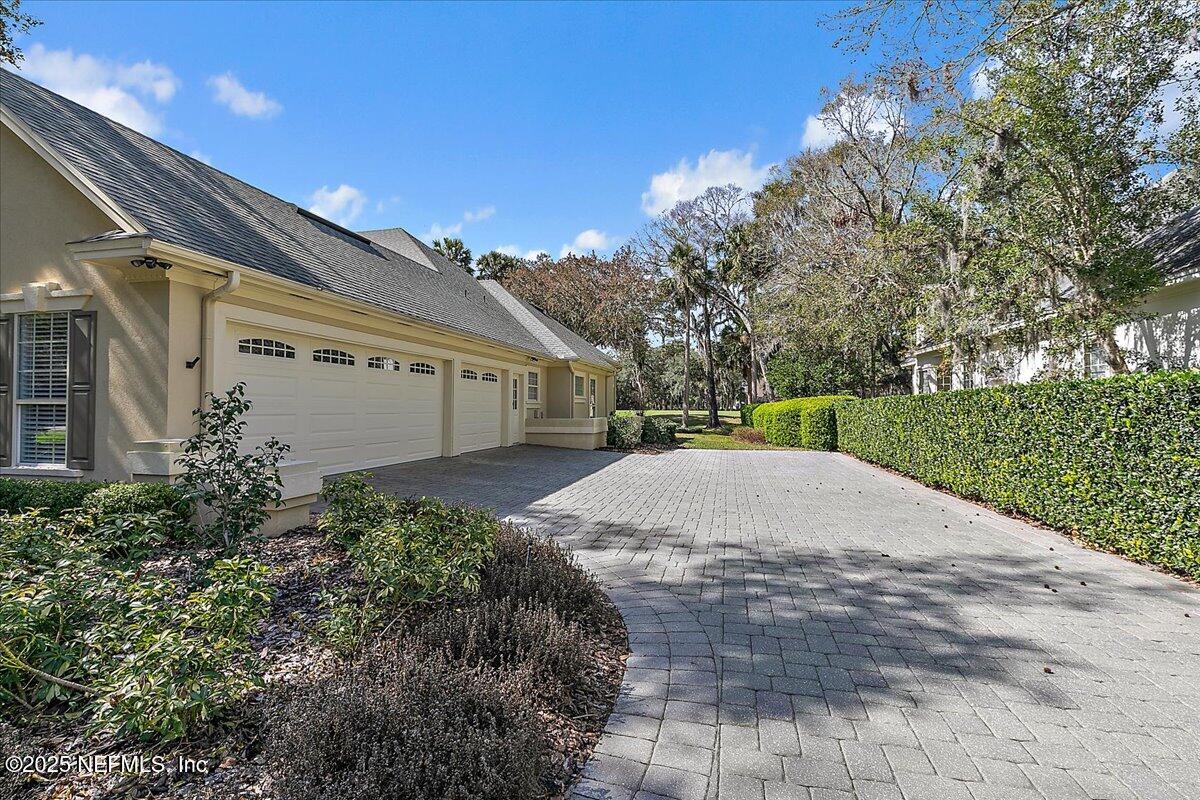 261 LINKSIDE Circle