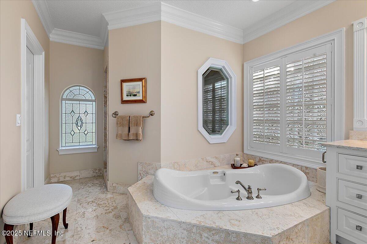 261 LINKSIDE Circle