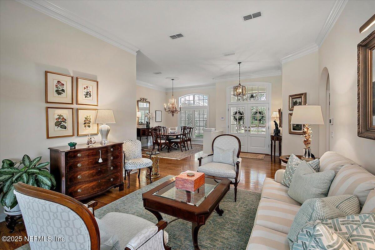261 LINKSIDE Circle