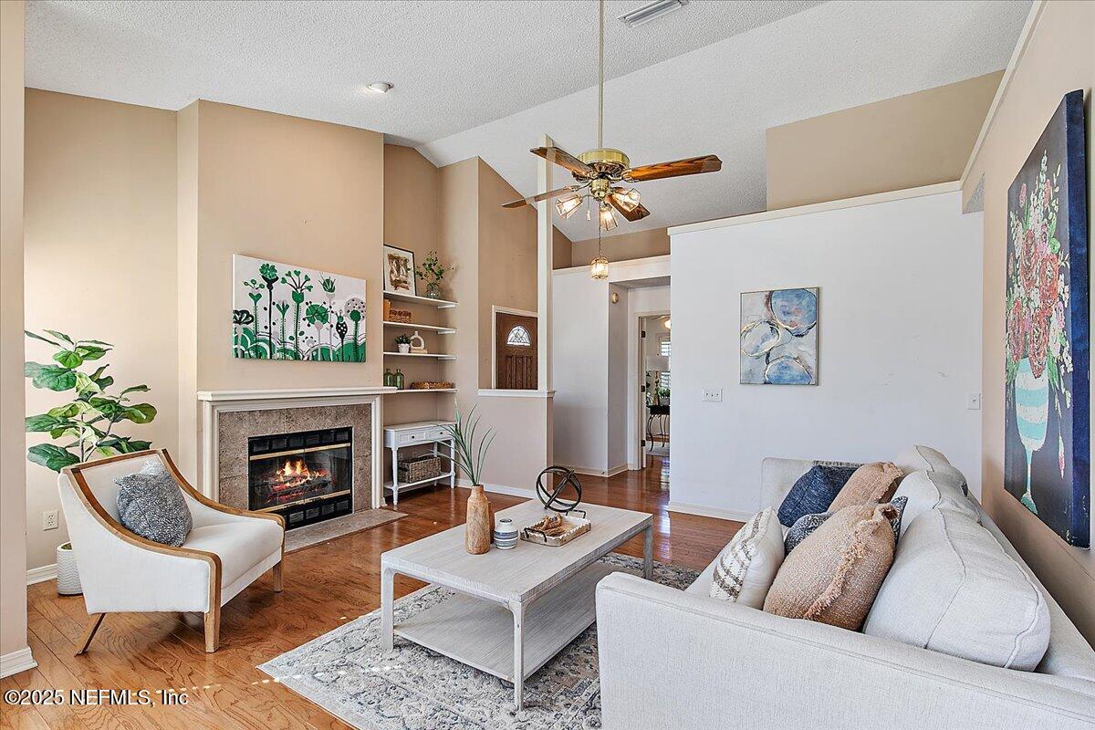 313 CHARLEMAGNE Circle