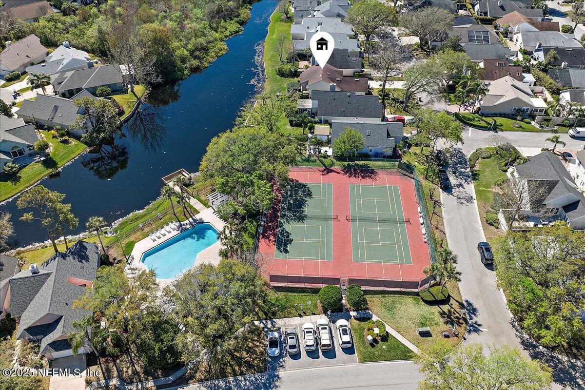 313 CHARLEMAGNE Circle