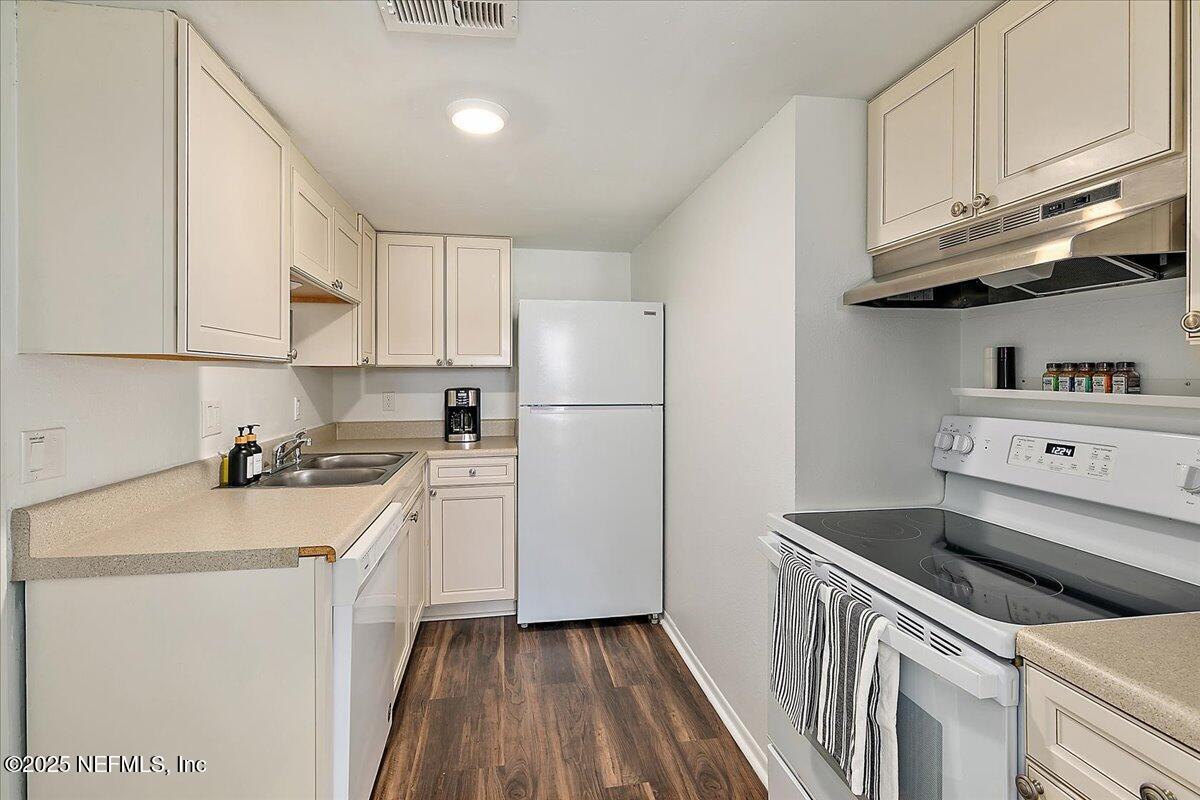 303 VILLA DEL MAR Drive, I-3