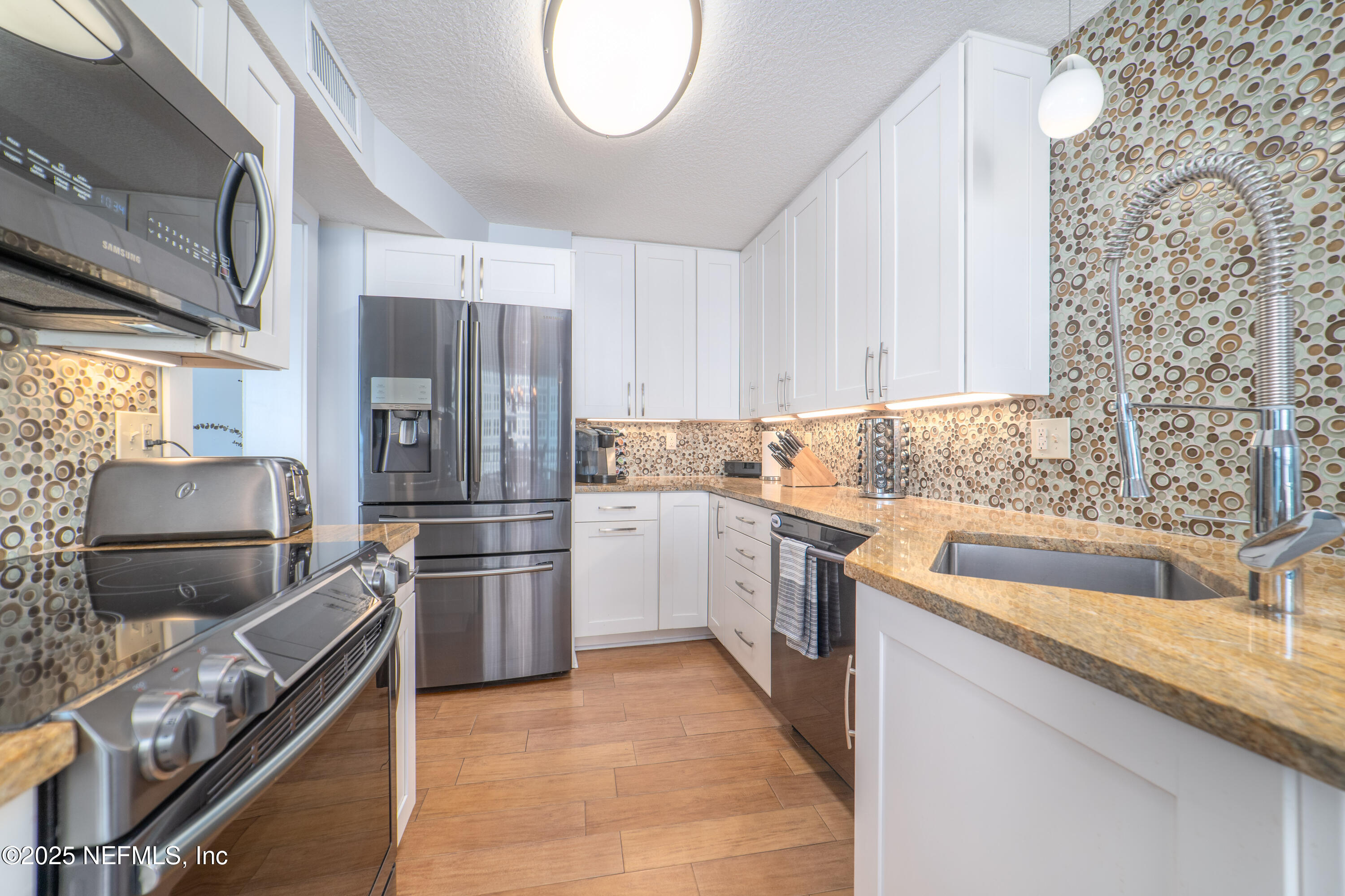 1601 OCEAN Drive, 401