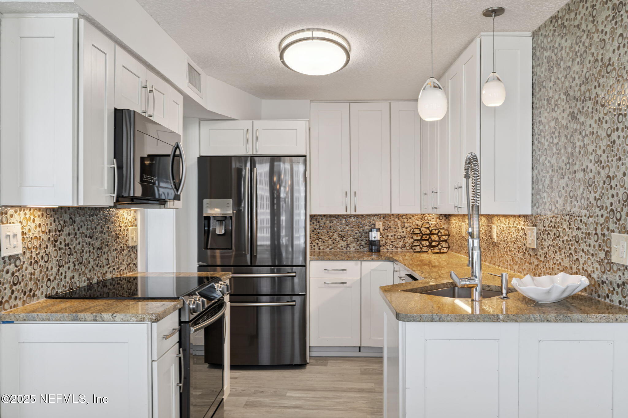 1601 OCEAN Drive, 401