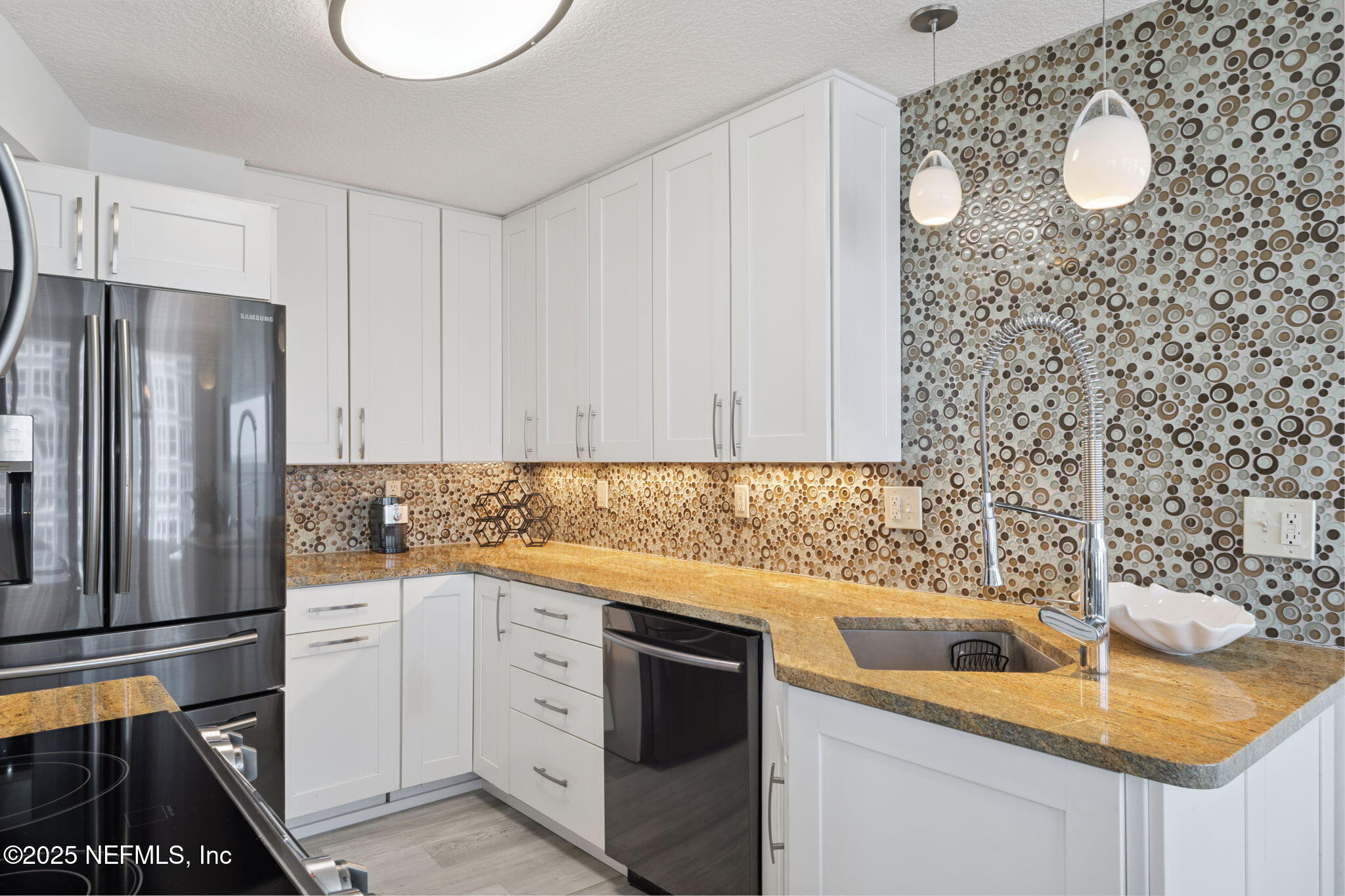 1601 OCEAN Drive, 401