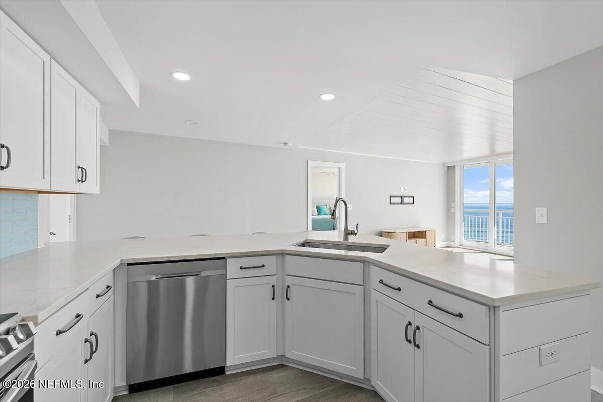 1601 OCEAN Drive 606