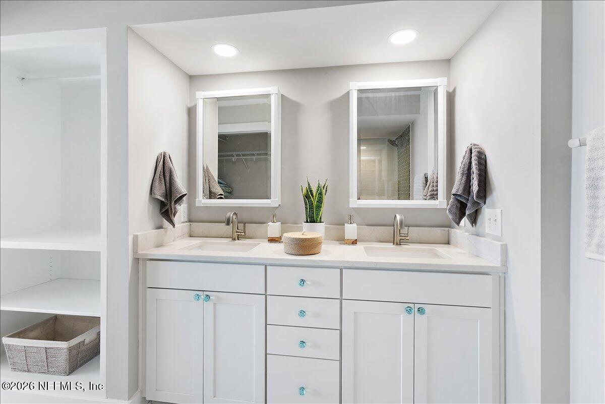 1601 OCEAN Drive 606