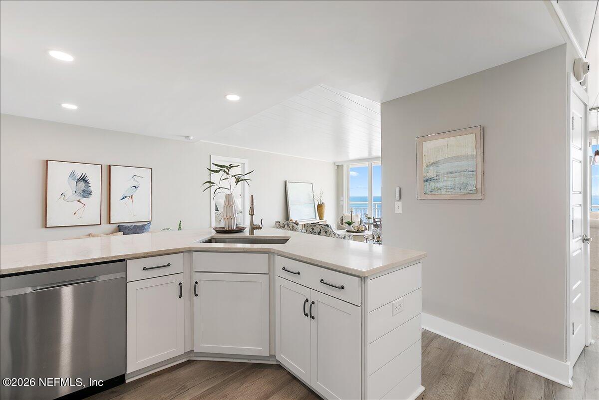 1601 OCEAN Drive 606