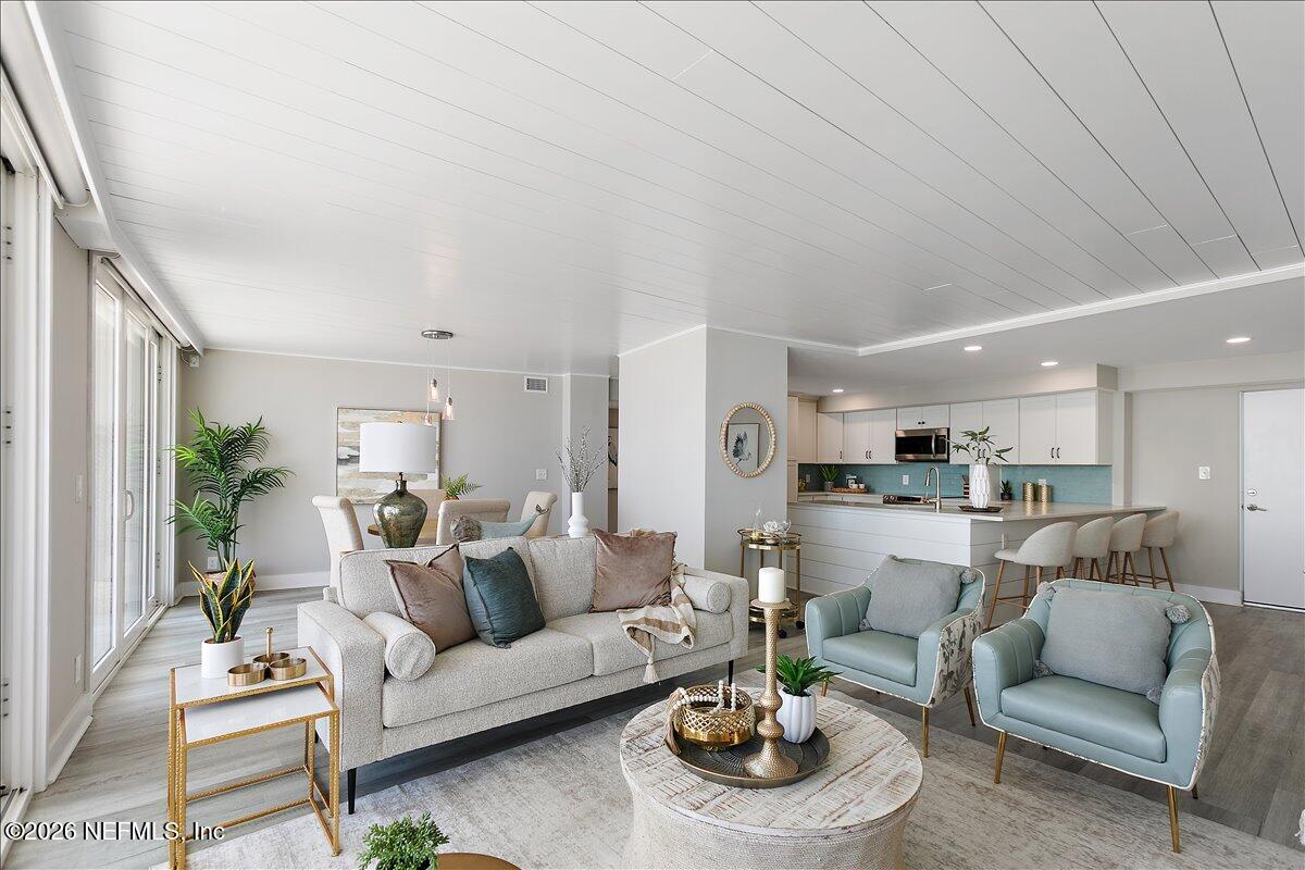 1601 OCEAN Drive 606