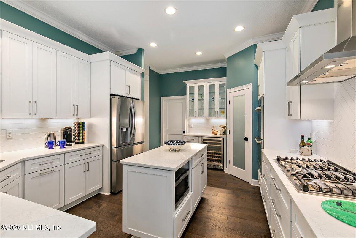 8119 SEVEN MILE Drive