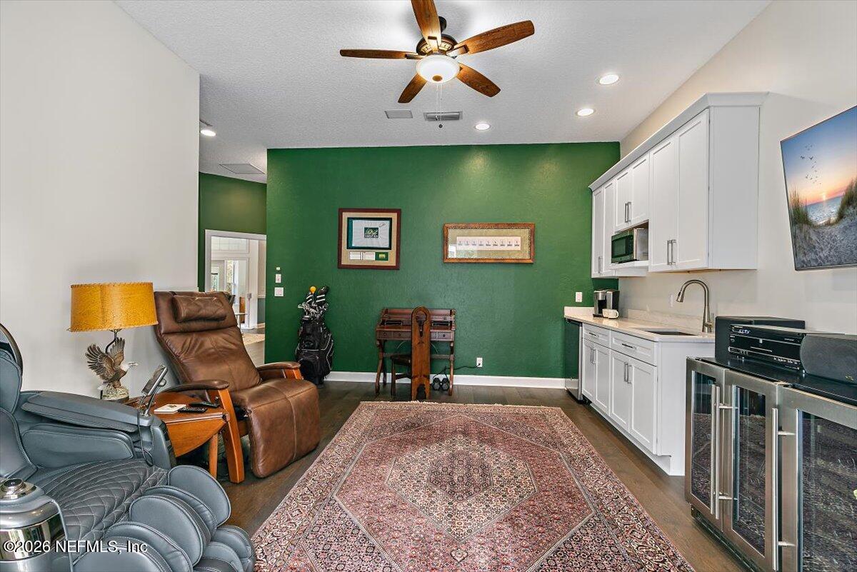 8119 SEVEN MILE Drive