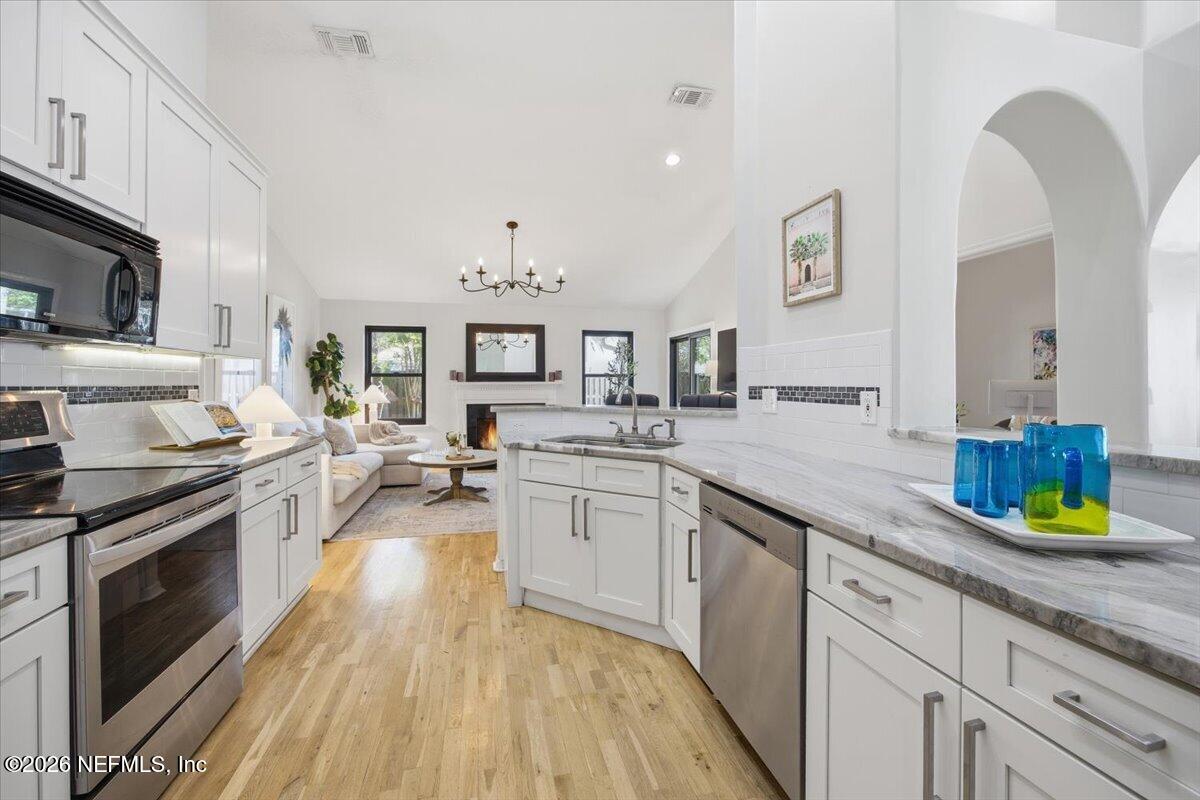 185 CROSSCOVE Circle