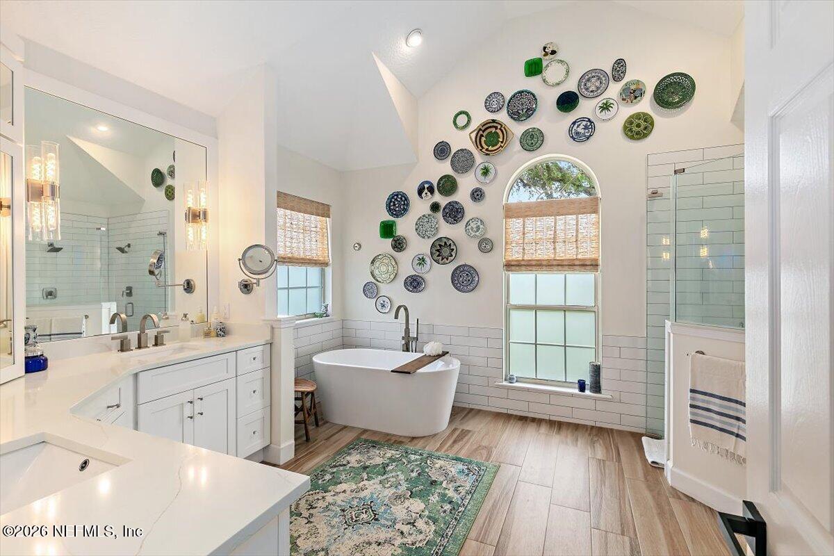 260 ROYAL TERN Road N