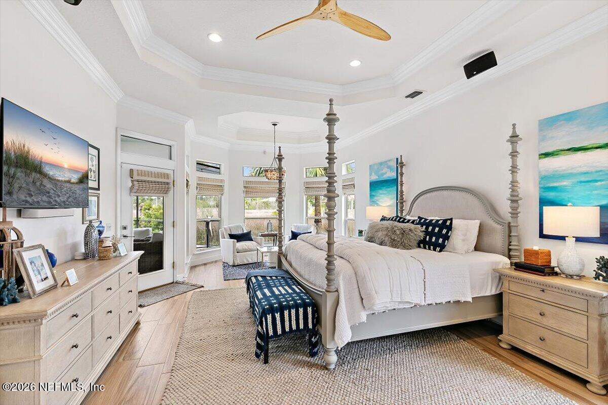 260 ROYAL TERN Road N