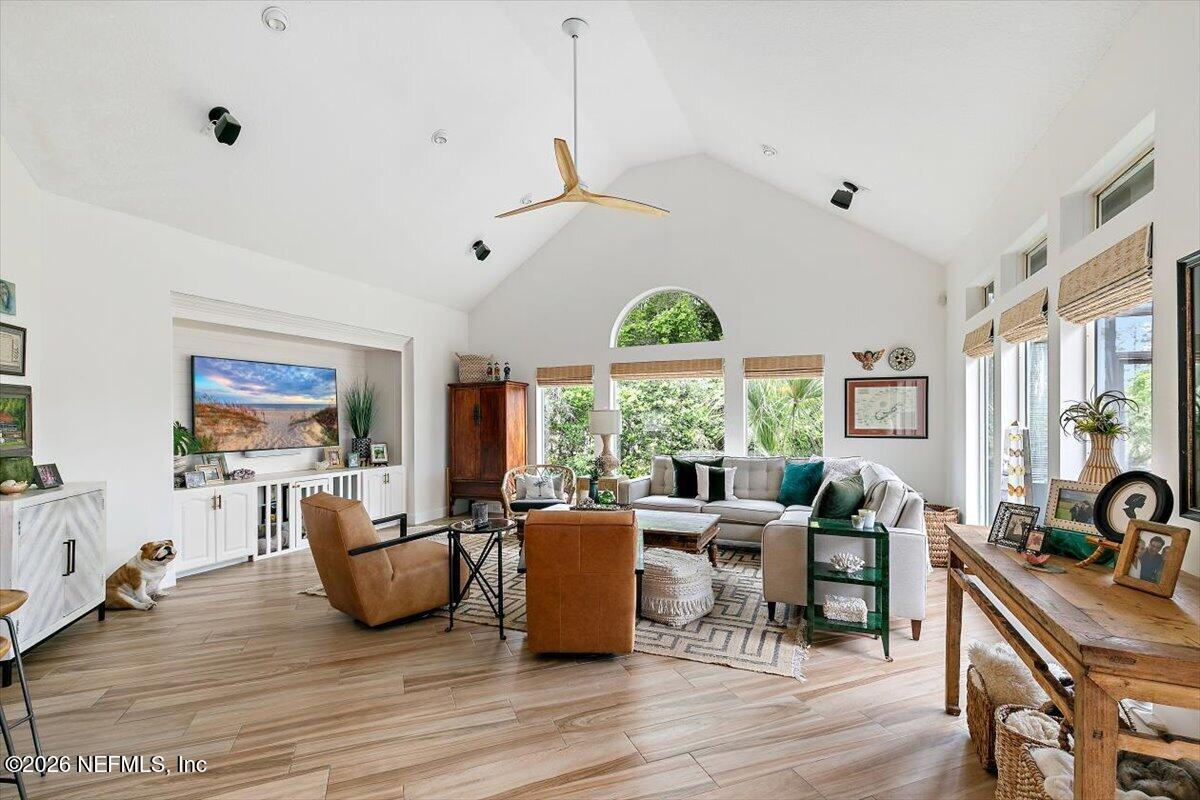 260 ROYAL TERN Road N