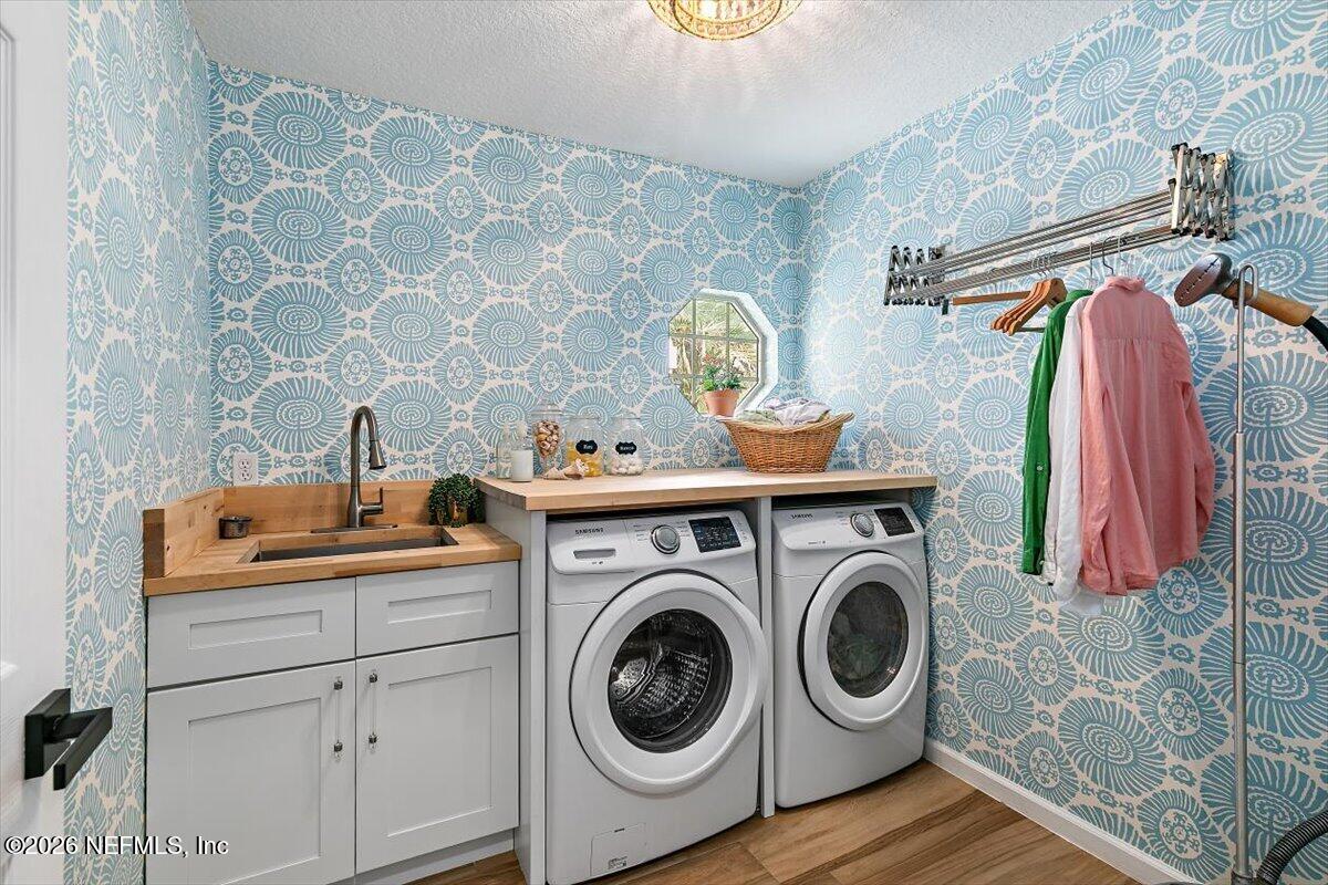 260 ROYAL TERN Road N