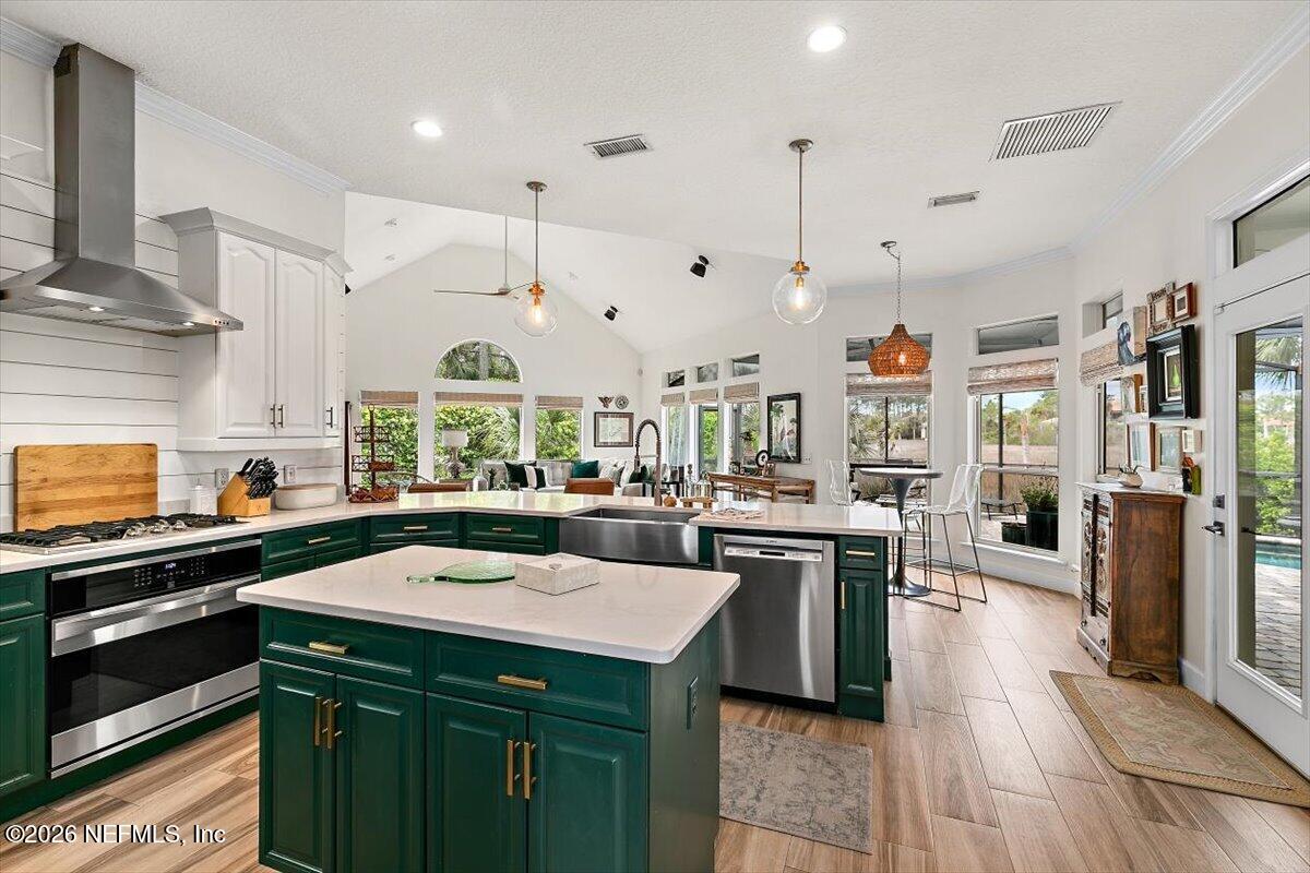 260 ROYAL TERN Road N