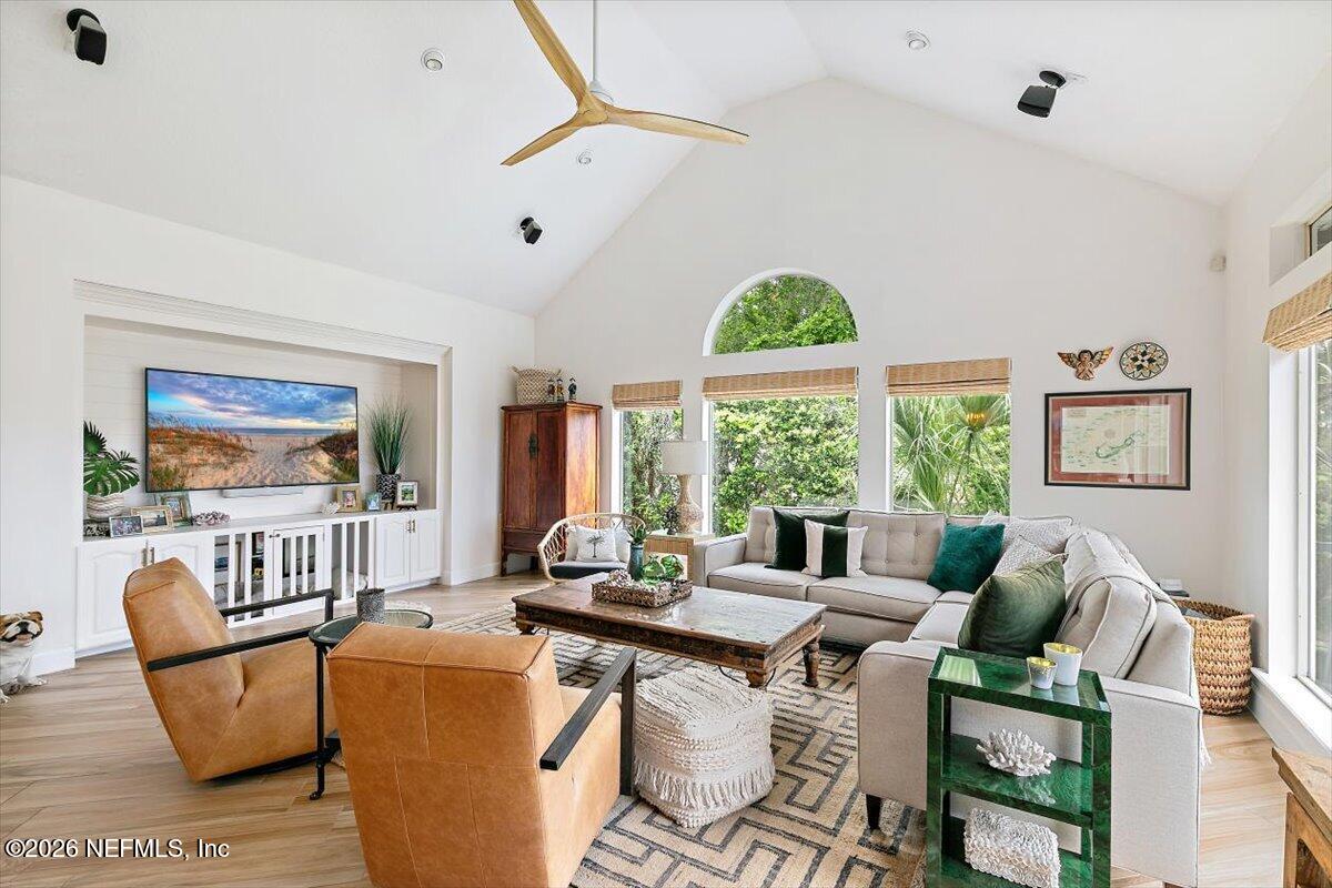 260 ROYAL TERN Road N