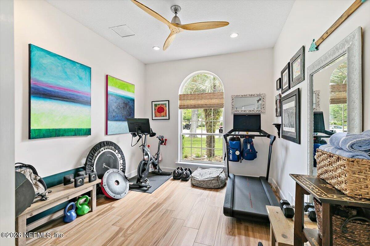 260 ROYAL TERN Road N