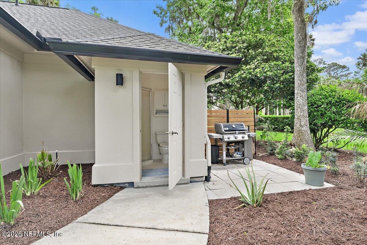 8049 WHISPER LAKE Lane W