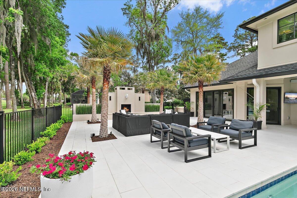 8049 WHISPER LAKE Lane W