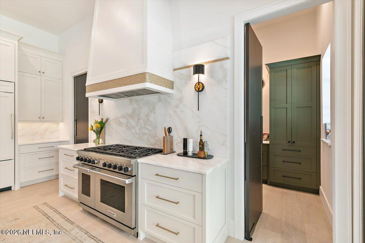 8049 WHISPER LAKE Lane W