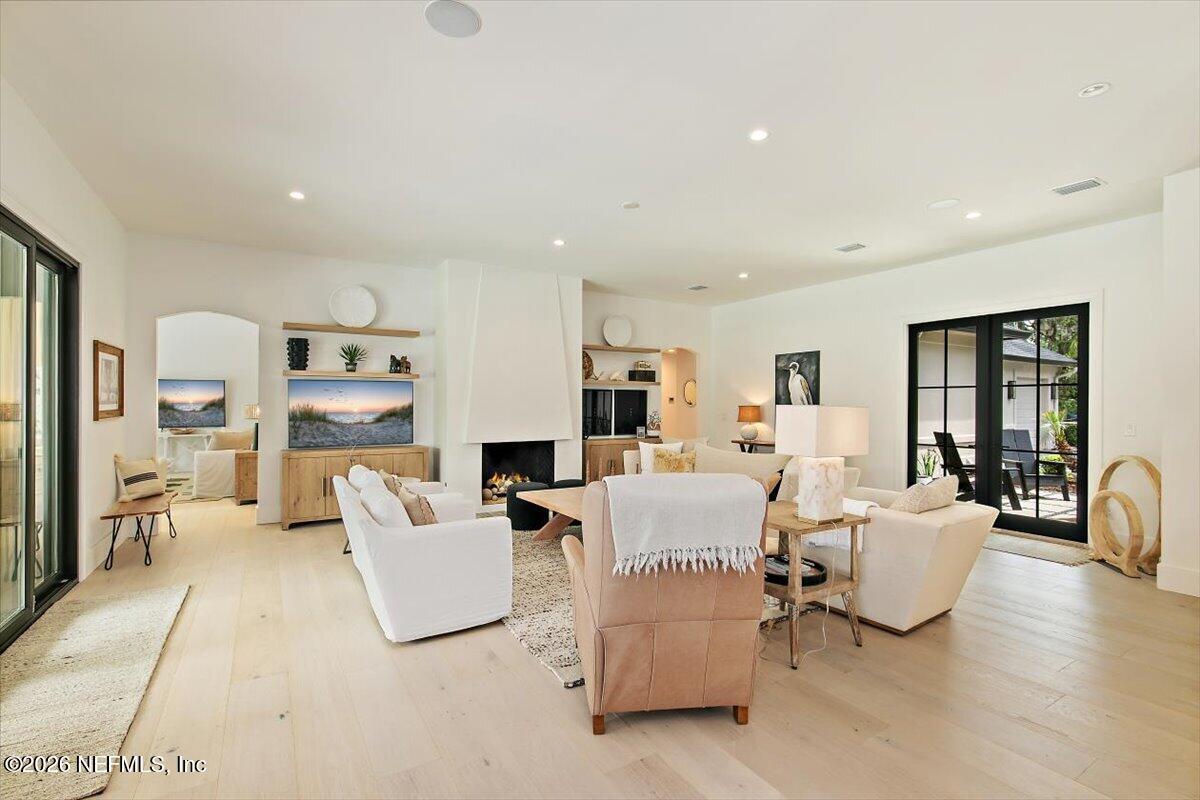 8049 WHISPER LAKE Lane W