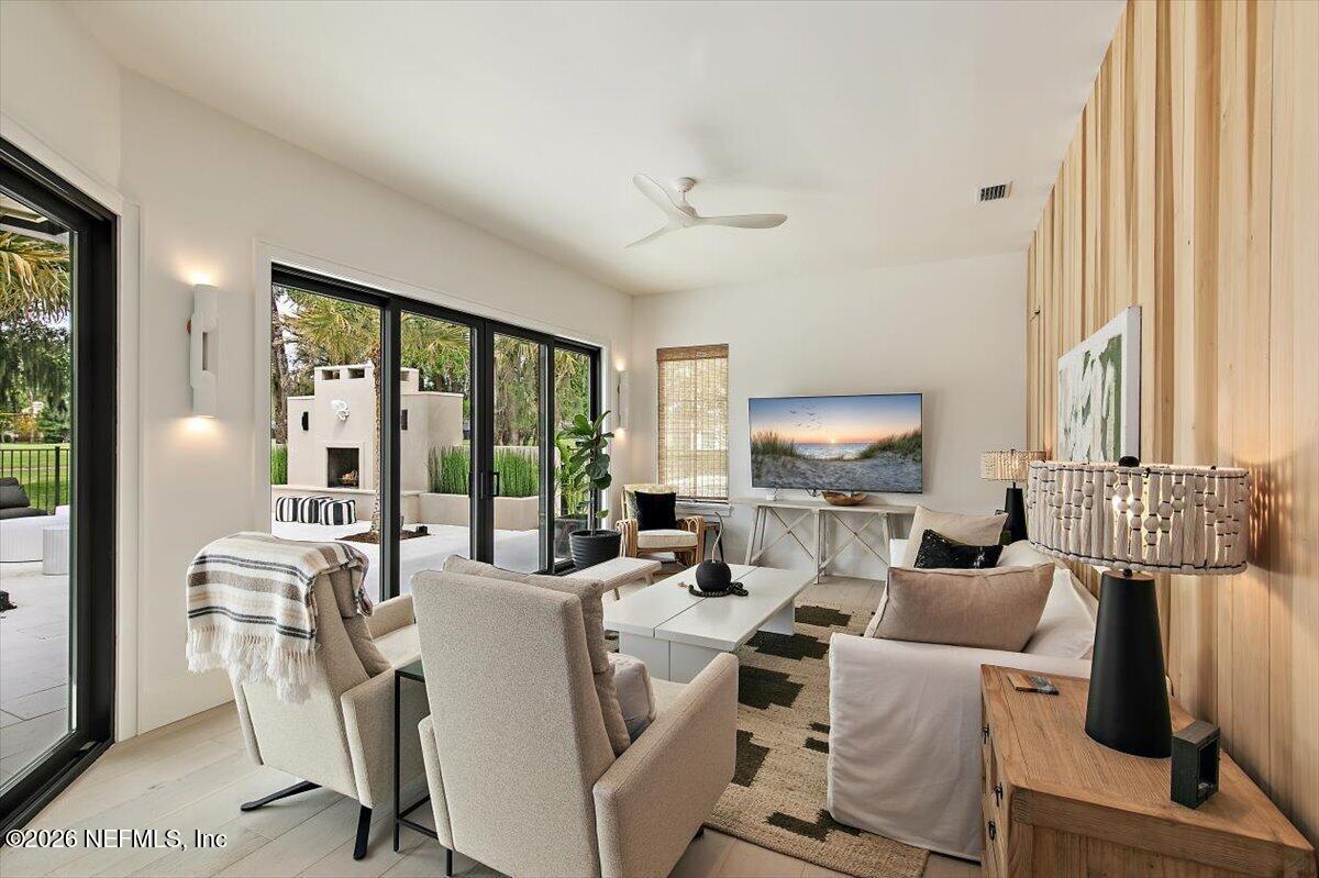 8049 WHISPER LAKE Lane W