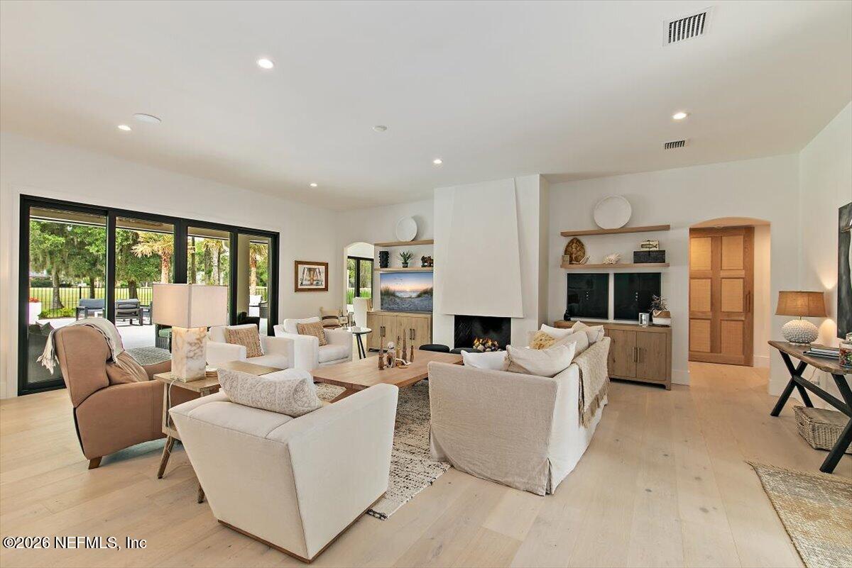 8049 WHISPER LAKE Lane W