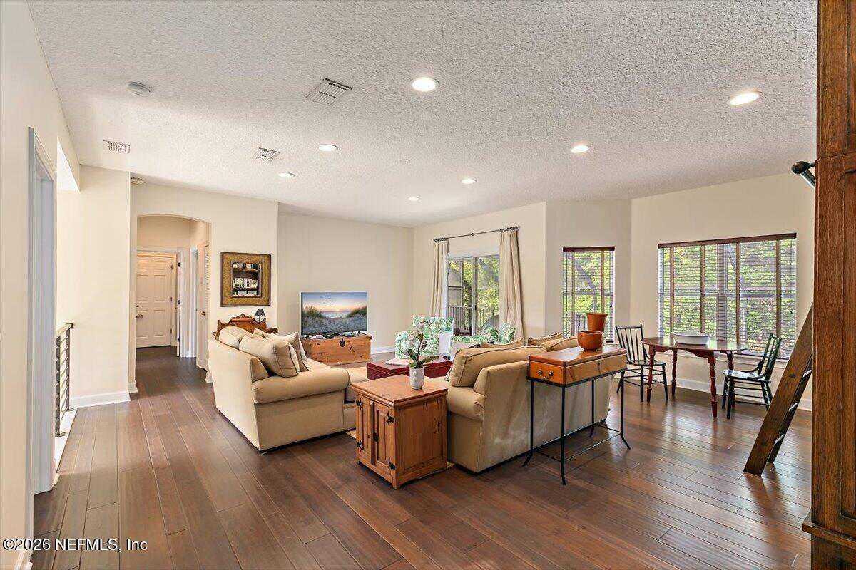 309 N SEA LAKE Lane