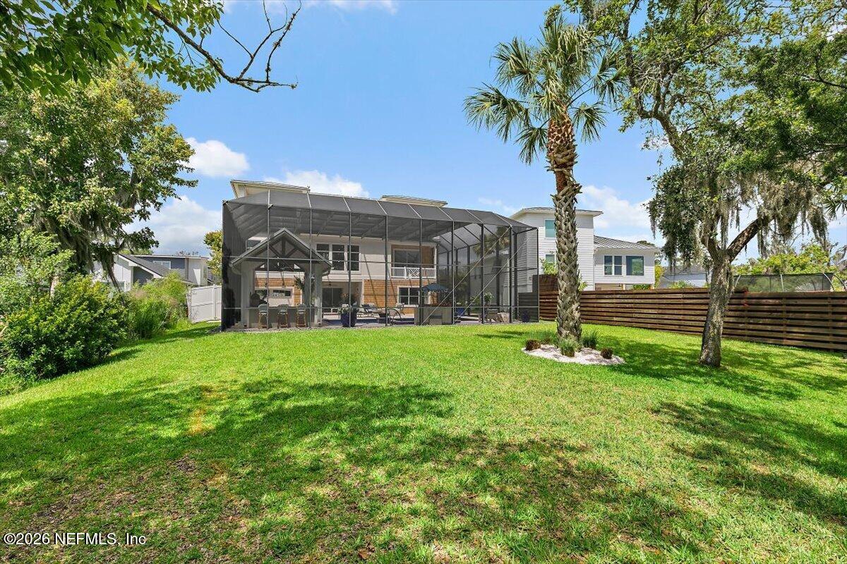 350 N ROSCOE Boulevard