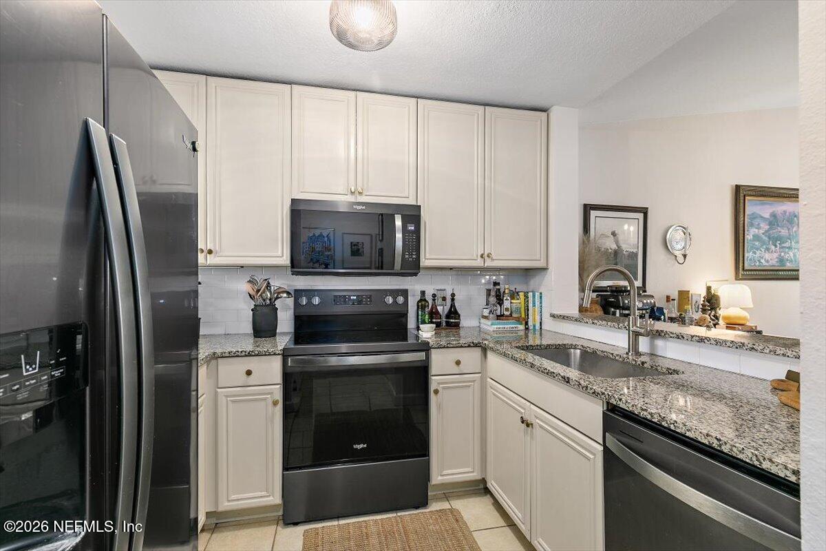 27 ARBOR CLUB Drive 318