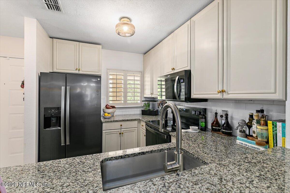 27 ARBOR CLUB Drive 318