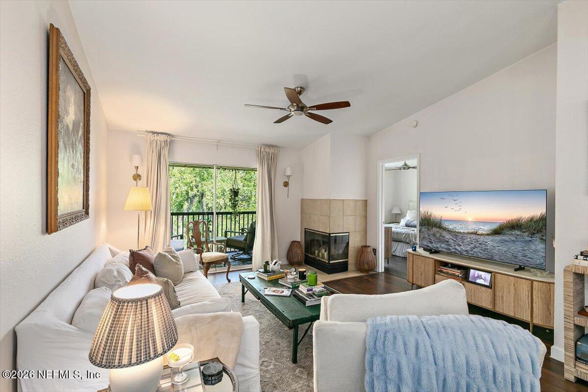 27 ARBOR CLUB Drive 318